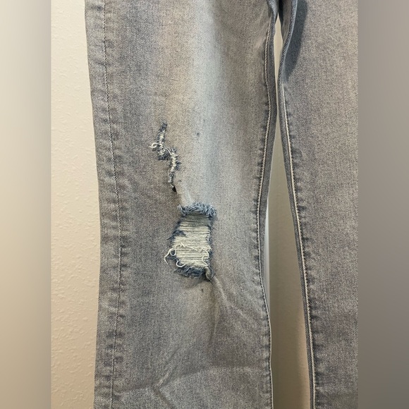 LNDN Light Wash Distressed Denim - Picture 5 of 7